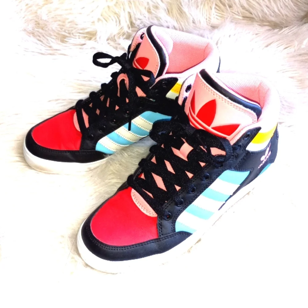 Adidas sz 5.5 boys quarter top sneakers. - Picture 3 of 8